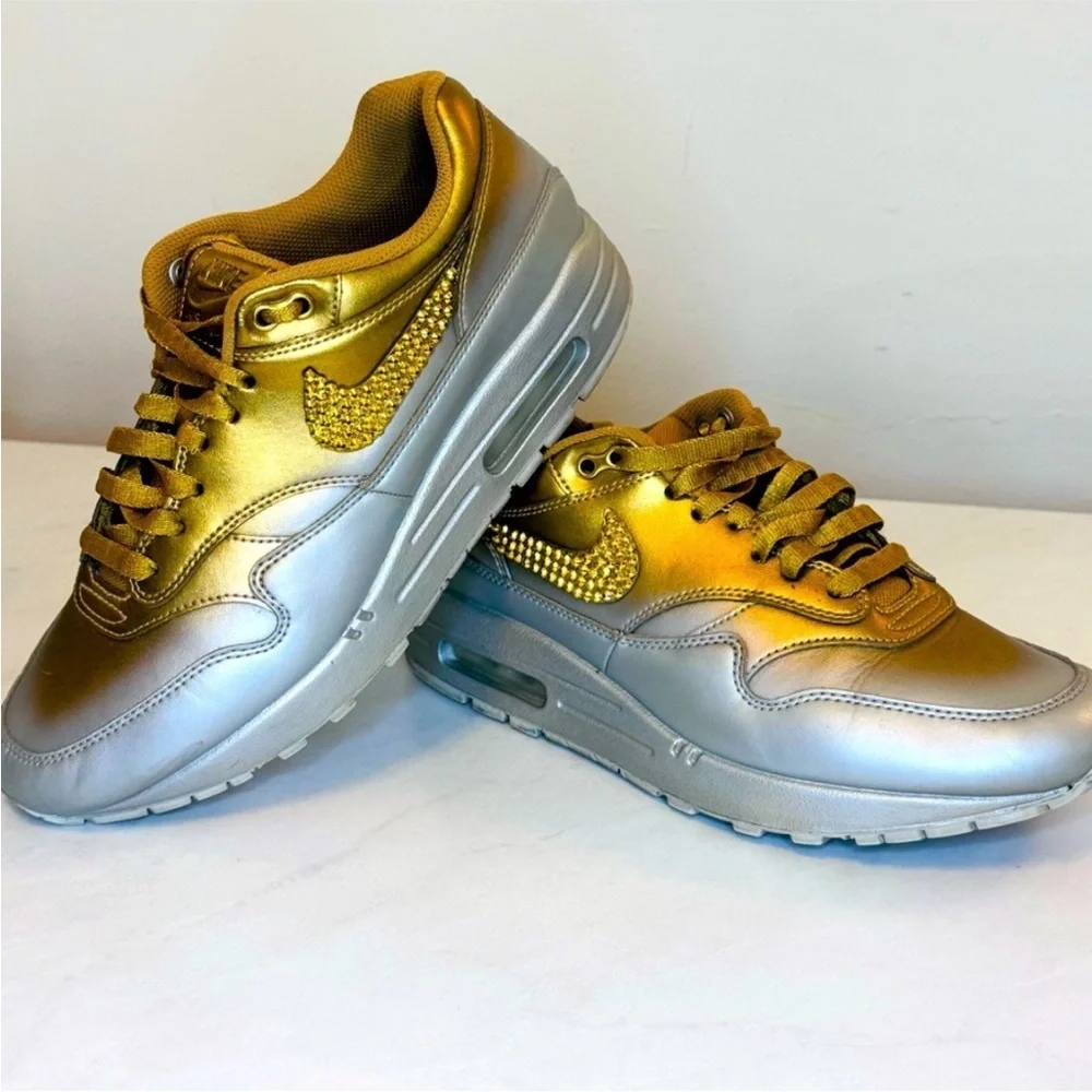 NIKE: Air Max 1 LX Metallic Gold Platinum Customized Rhinestone - Picture 4 of 6